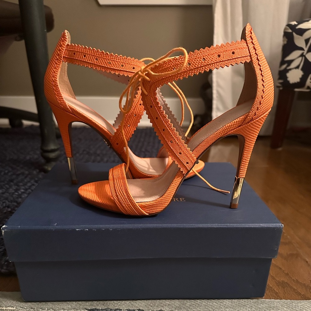 Pour La Victoire Shanna heel in Coral, brand new in box. Size 8